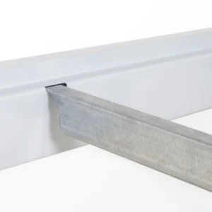 Zoom sur une traverse galvanisée de rayonnage EPSIVOL.